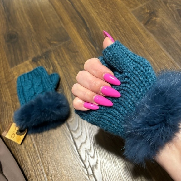 C.C fingers out gloves nwt real rabbit fur trim - Picture 7 of 8